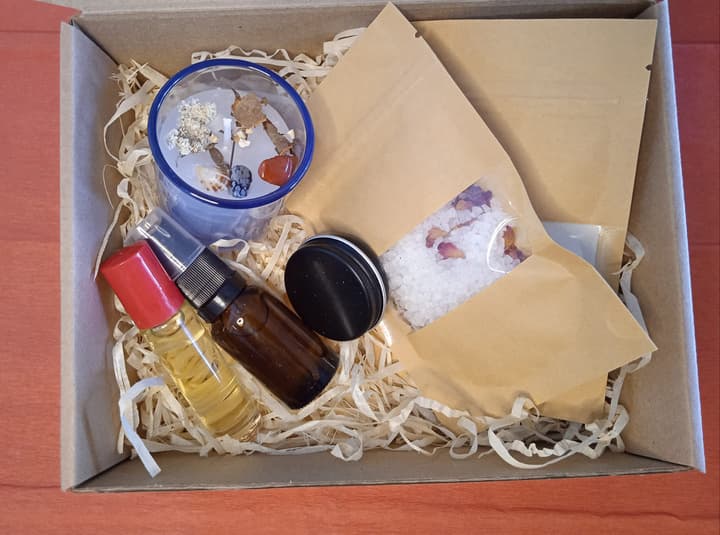 A curated Umthombo gift hamper
